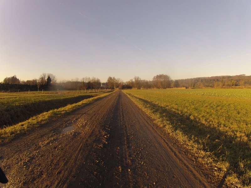 Auf Schotterwegen im Reusstal