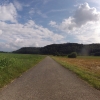 Radweg übers Feld