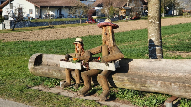 Holzfiguren in Niederwil