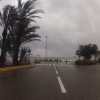 Hotelausfahrt zum Meer hinunter
