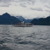 Dampfschiff vor Bergkulisse
