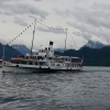 Dampfschiff vor Bergkulisse