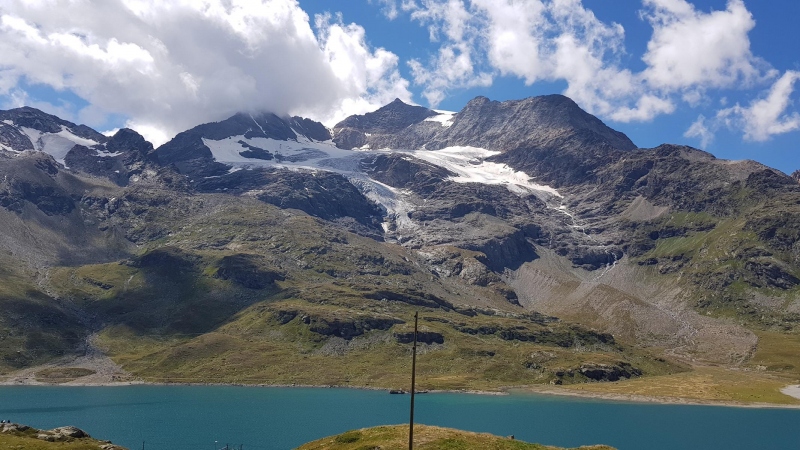 Berninapasshöhe mit Lago Bianco