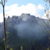 Chateaux de Joux im Morgennebel