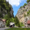 Schlucht, gerade breit genug für ein Tunnel