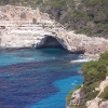 Bucht mit Höhle