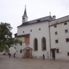 Platz vor der Kirche in der Festung