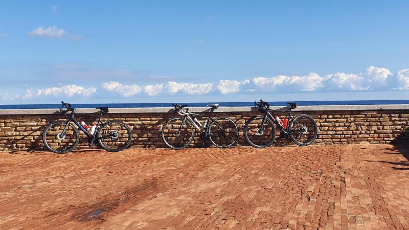 Rundfahrt dem Monte Albo entlang