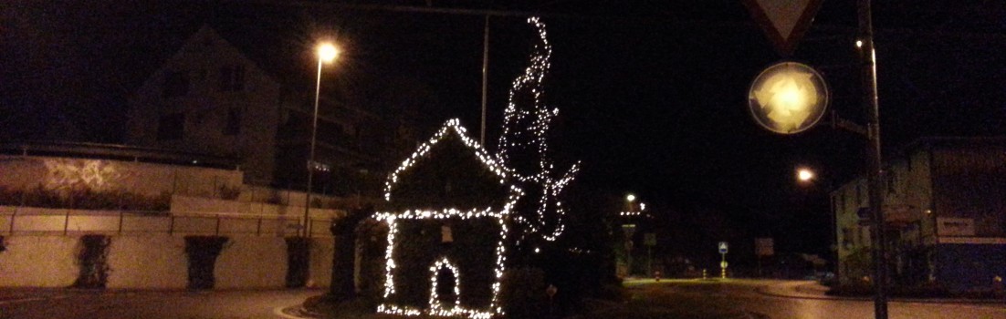 Weihnachtlicher Strassenkreisel in Würenlos