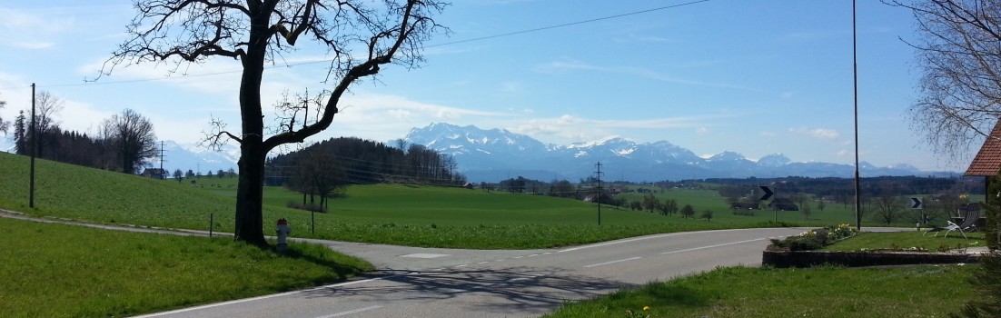 Blick in die verschneiten Alpen