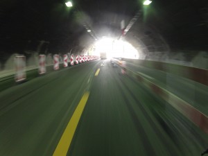 Baustelle im Tunnel mit Radstreifen