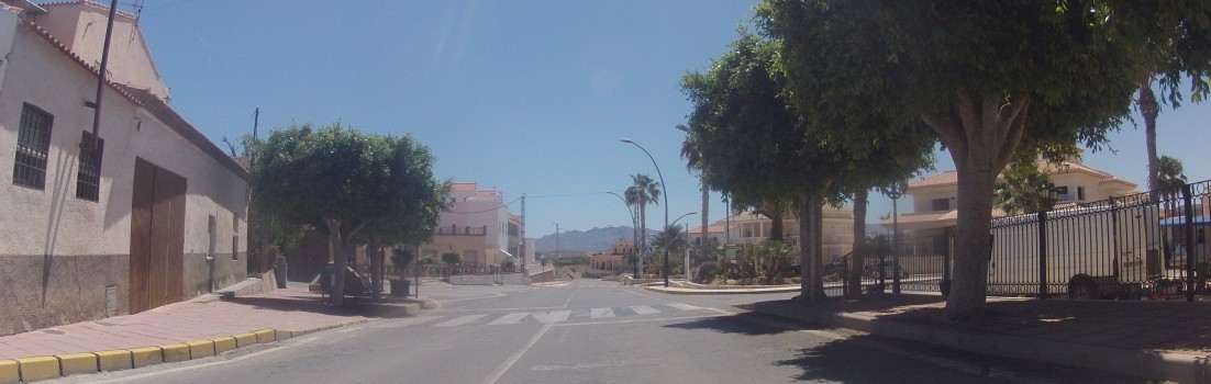 Mit gerissenem Schaltkabel durch das andalusische Hinterland