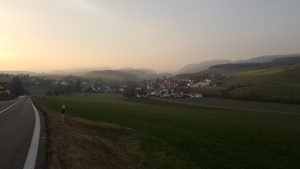 Effingen und das Fricktal in der Abenddämmerung