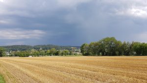 Hinter dem Gewitter