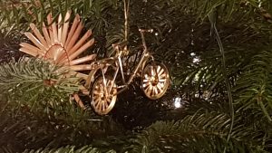 Rennrad am Christbaum