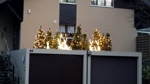 Adventswald auf dem Garagendach