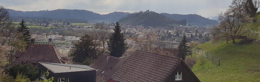 Lenzburg und im Hintergrund Staufen