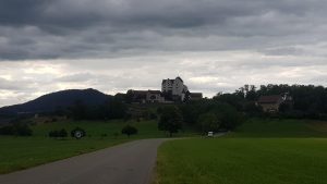 Schloss Wildegg unter dem Gewitterhimmel