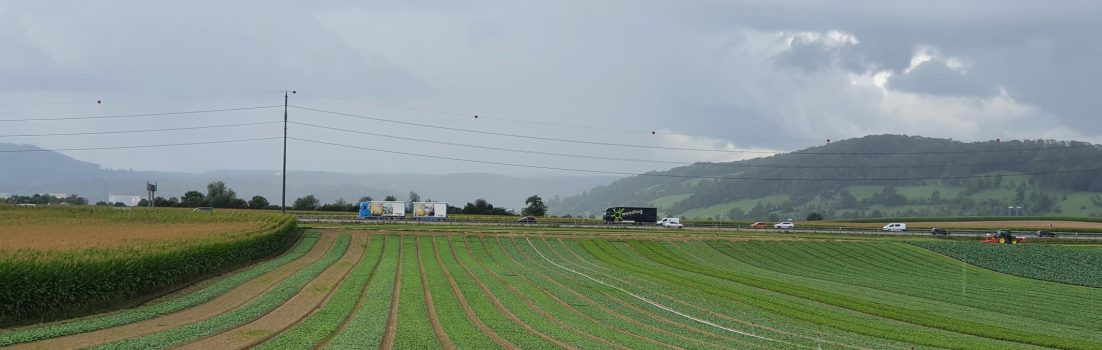 Rundfahrt dem Regen entlang