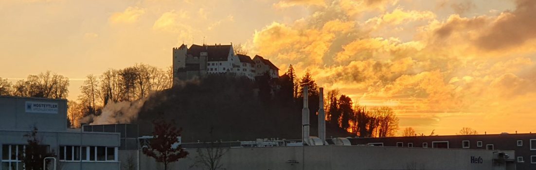 Schloss Lenzburg im Abendrot