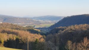 Blick vom Rotberg in Richtung Wasserschloss und Limmattal
