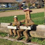 Holzfiguren in Niederwil