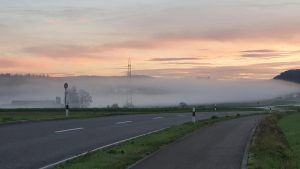 Abendrot und Nebelbank über dem Villigerfeld