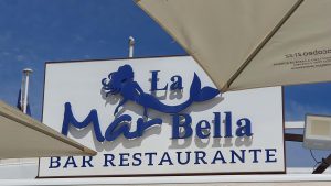 Schlusstrunk am Hafen