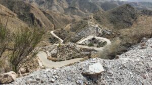 Kurvenreiche Abfahrt