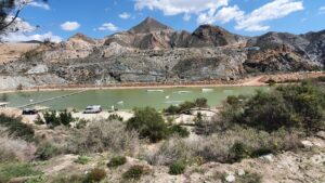 Wasserbecken am Fusse des Stausees