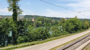 Dem Rhein entlang aufwärts