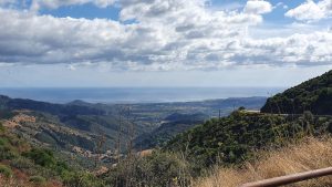 Aussicht zum Meer hinunter